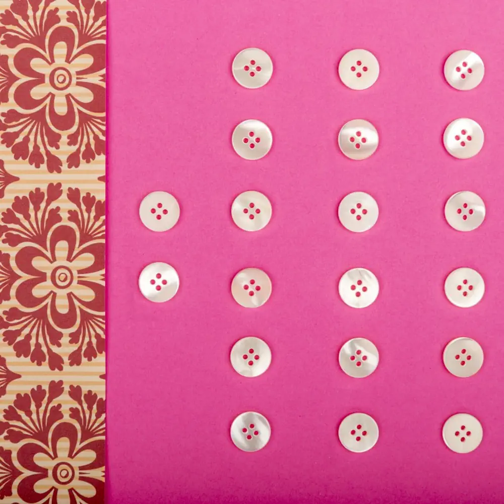 Bottone Madreperla Piatto 4fori Bianco Set019 01 - MakaMaga