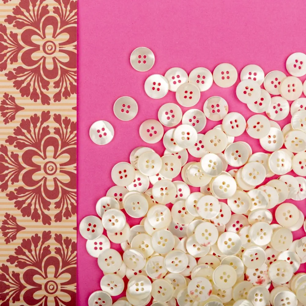 Bottone Madreperla Piatto 4fori Bianco Set019 02 - MakaMaga