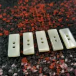 Bottone Madreperla Rettangolo 2fori Bianco Set467 01 - MakaMaga