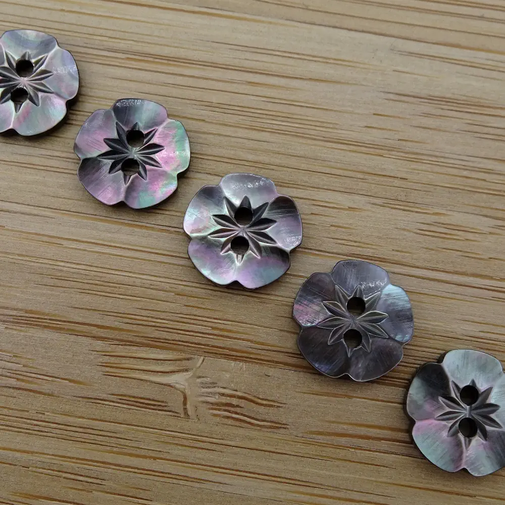 Bottone Madreperla Fiore 2fori Set372 02 - MakaMaga