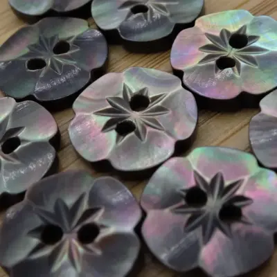 Bottone Madreperla Fiore 2fori Set372 04 - MakaMaga