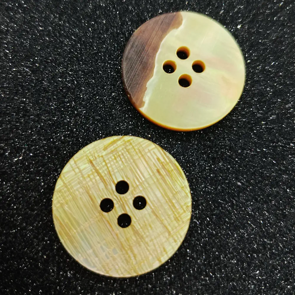 Bottone Madreperla Giallo Rigato Set515 01 - MakaMaga