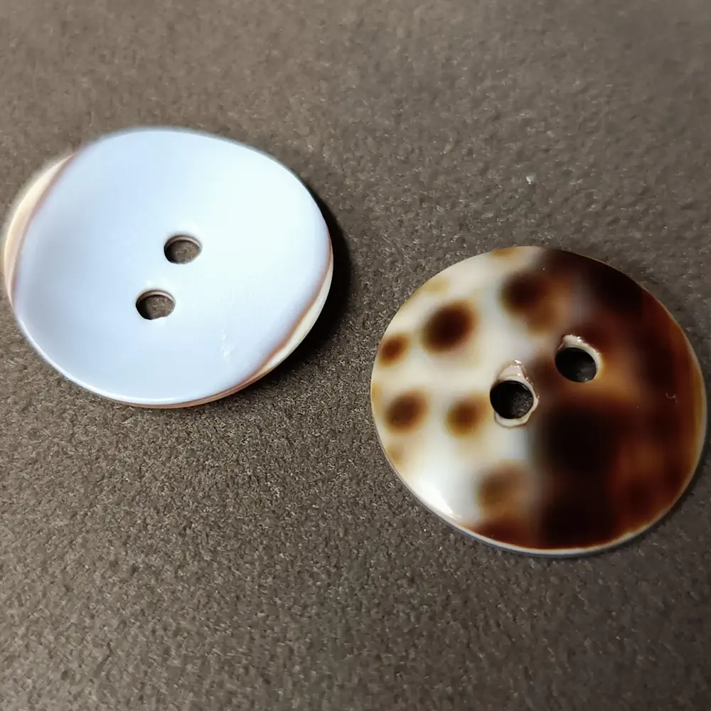 Bottone Madreperla Maculato Marrone Set540 01 - MakaMaga