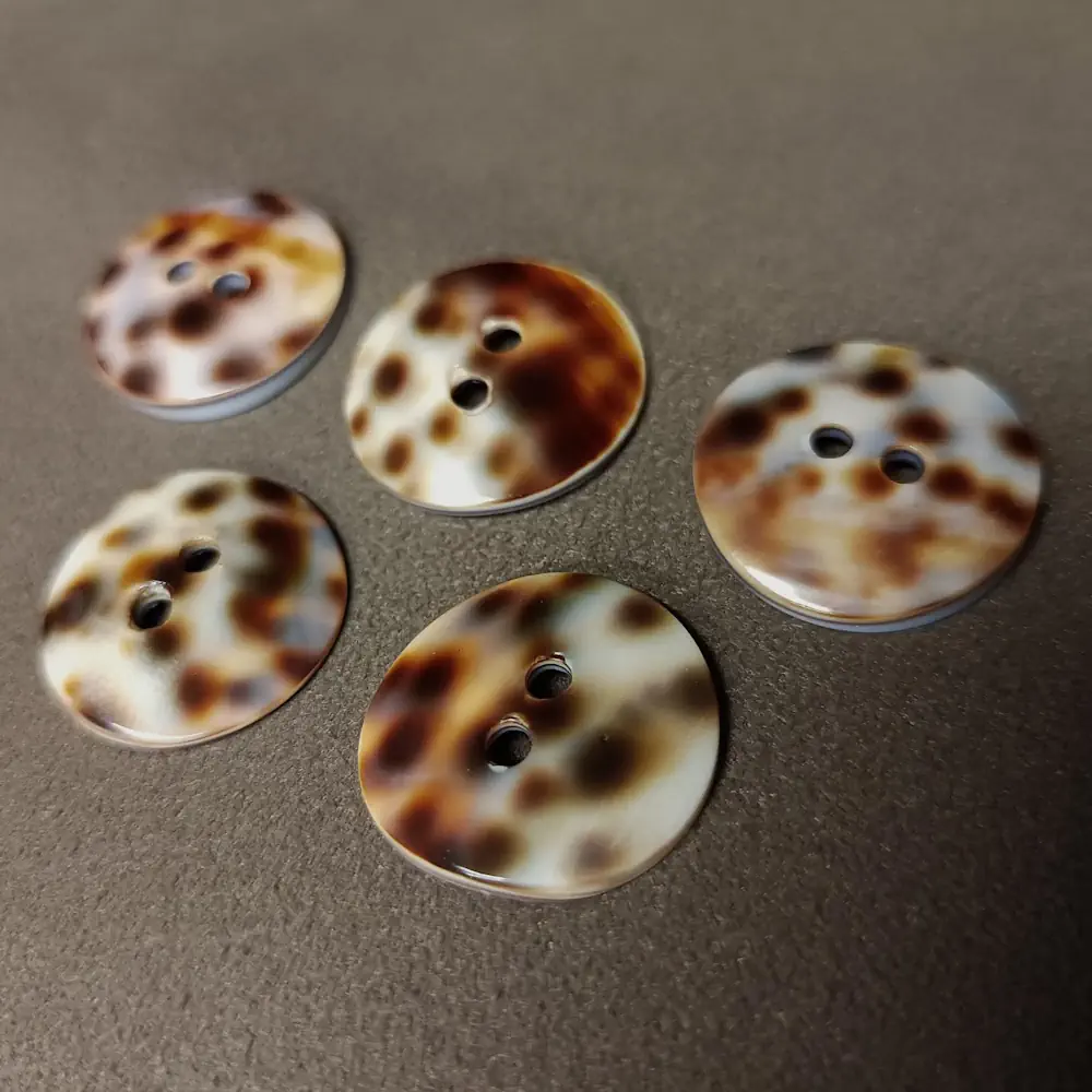 Bottone Madreperla Maculato Marrone Set540 02 - MakaMaga