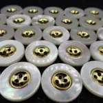 Bottone Madreperla Inserto Metallo Dorato Set419 01 - MakaMaga