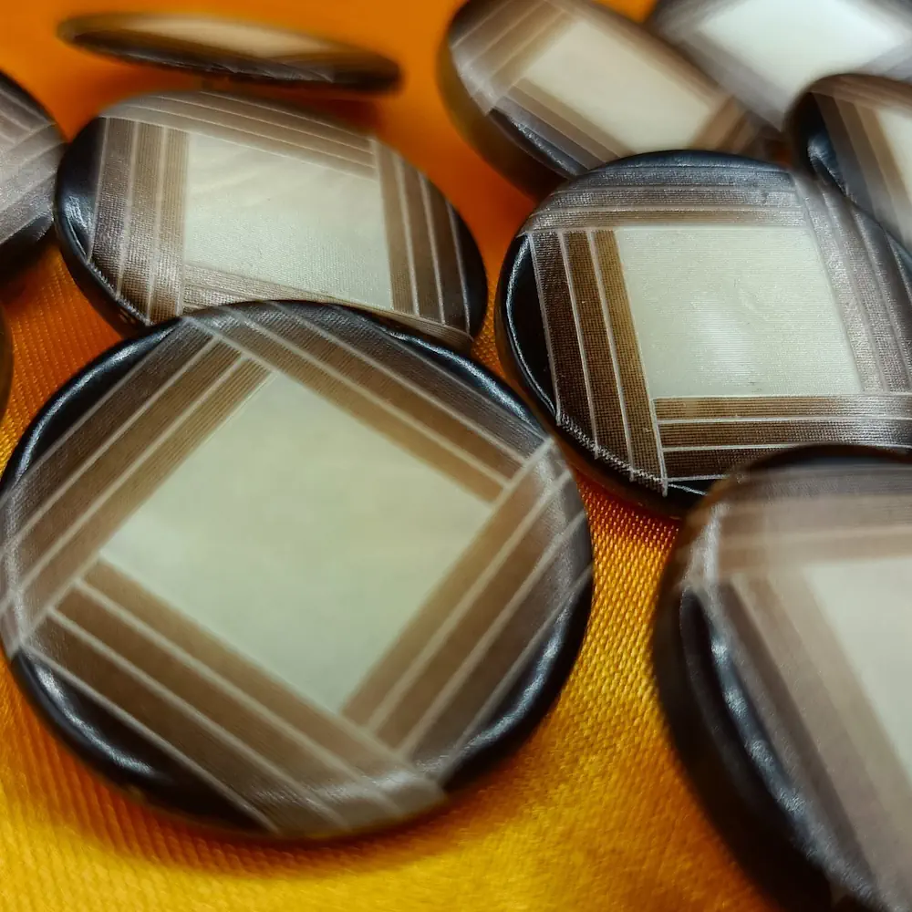 Bottone Vernice Geometrica Marrone Set492 01 - MakaMaga