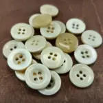 Bottone Corno Bianco 4fori Set531 01 - MakaMaga