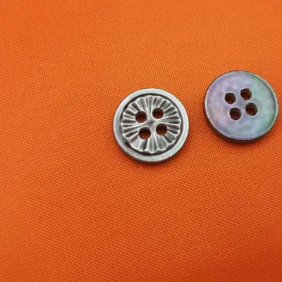 Bottone Madreperla Lavorazione Raggio Set431 01 - MakaMaga