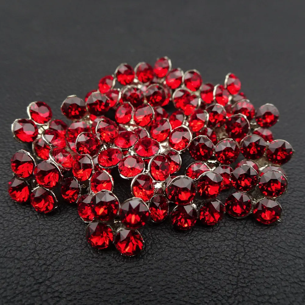Bottone Swarovski Rosso Quadrato Set424 03 - MakaMaga