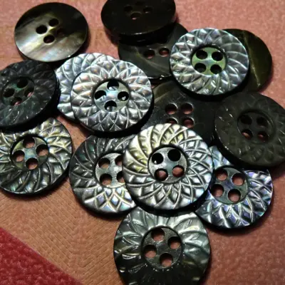 Bottoni Madreperla 4fori Scaglie Set328 05 - MakaMaga