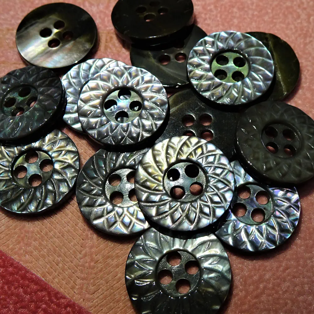 Bottoni Madreperla 4fori Scaglie Set328 05 - MakaMaga