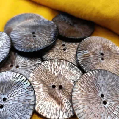 Bottone Madreperla Tagli Laser Set554 01 - MakaMaga