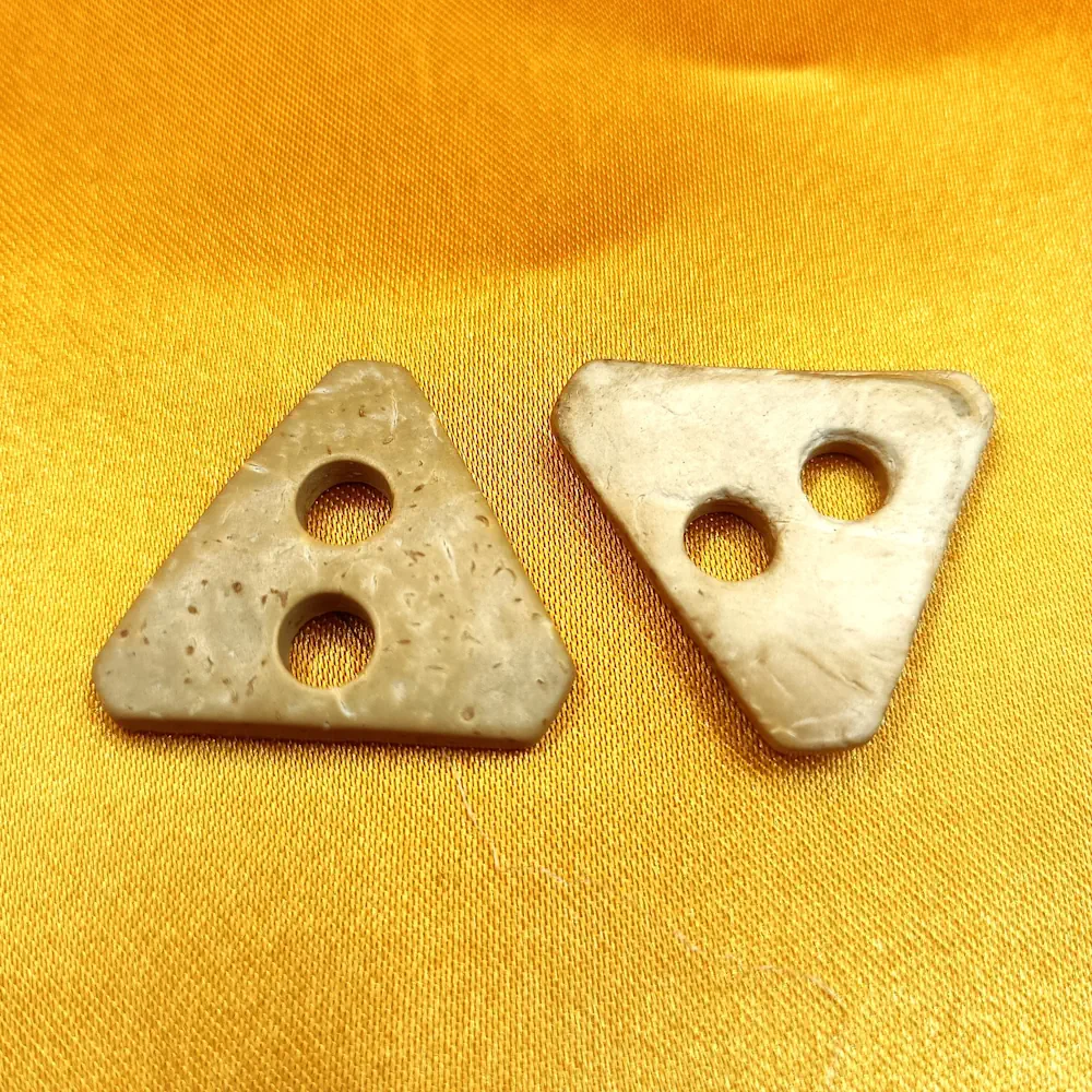 Bottoni Cocco Triangolo Sbiancato Set509 01 - MakaMaga