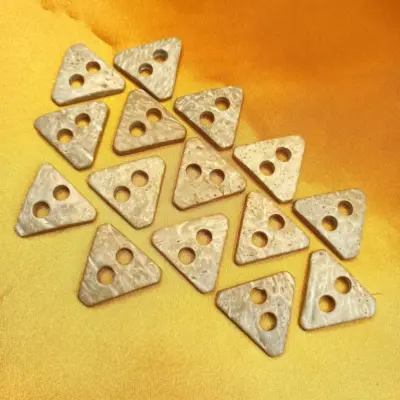 Bottoni Cocco Triangolo Sbiancato Set509 02 - MakaMaga