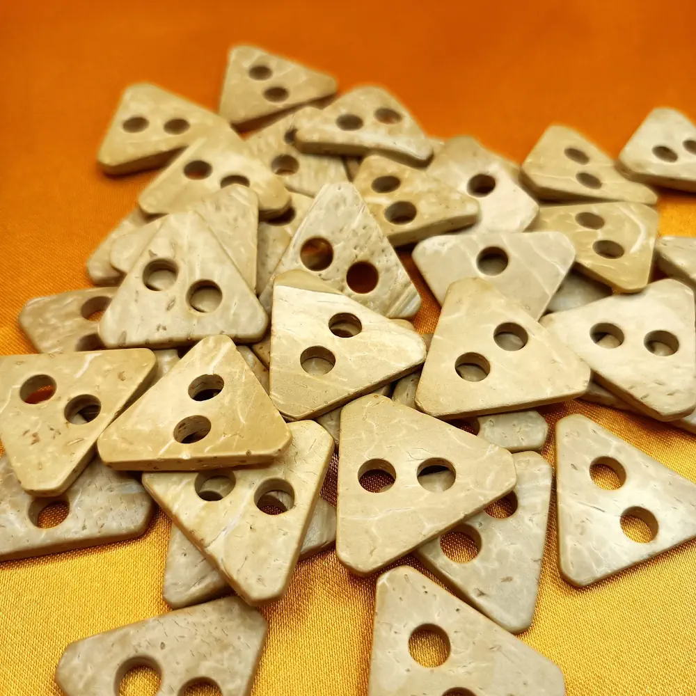 Bottoni Cocco Triangolo Sbiancato Set509 03 - MakaMaga