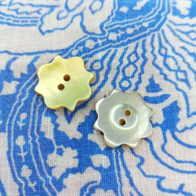 Bottone Madreperla Fiore Bombato Set541 01 - MakaMaga