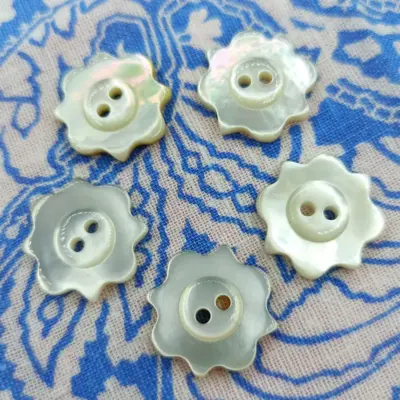 Bottone Madreperla Fiore Bombato Set541 02 - MakaMaga