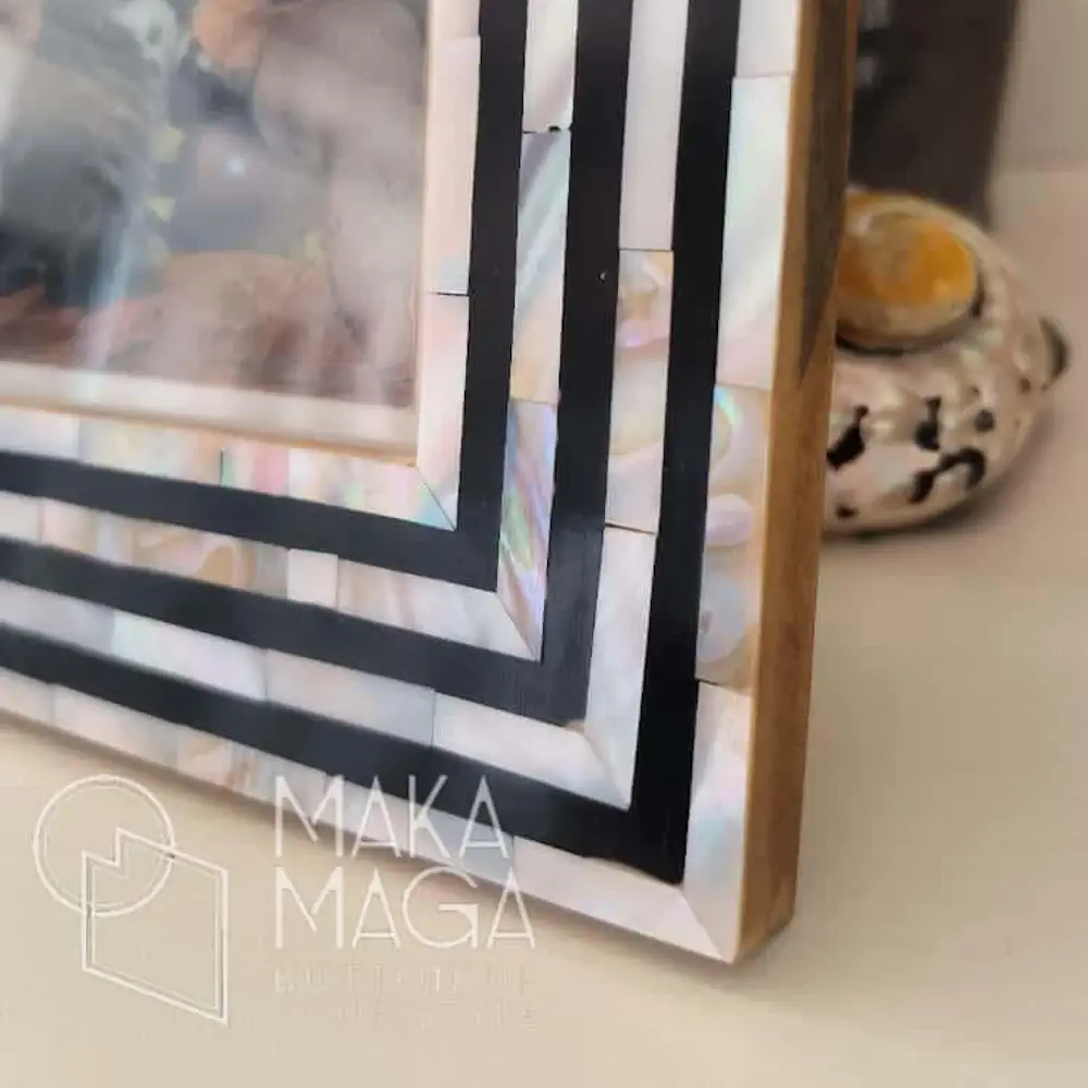 Cornice Madreperla Bianca Nera Righe Cor005 02 - MakaMaga