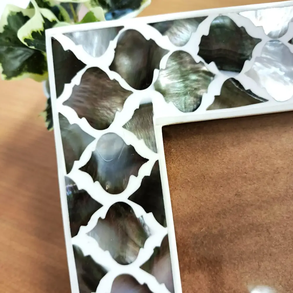 Cornice Madreperla Nera Damascato Cor007 02 - MakaMaga